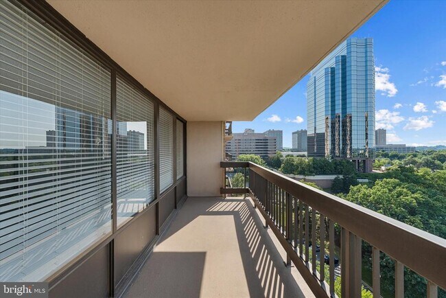 Building Photo - 3701 S George Mason Dr