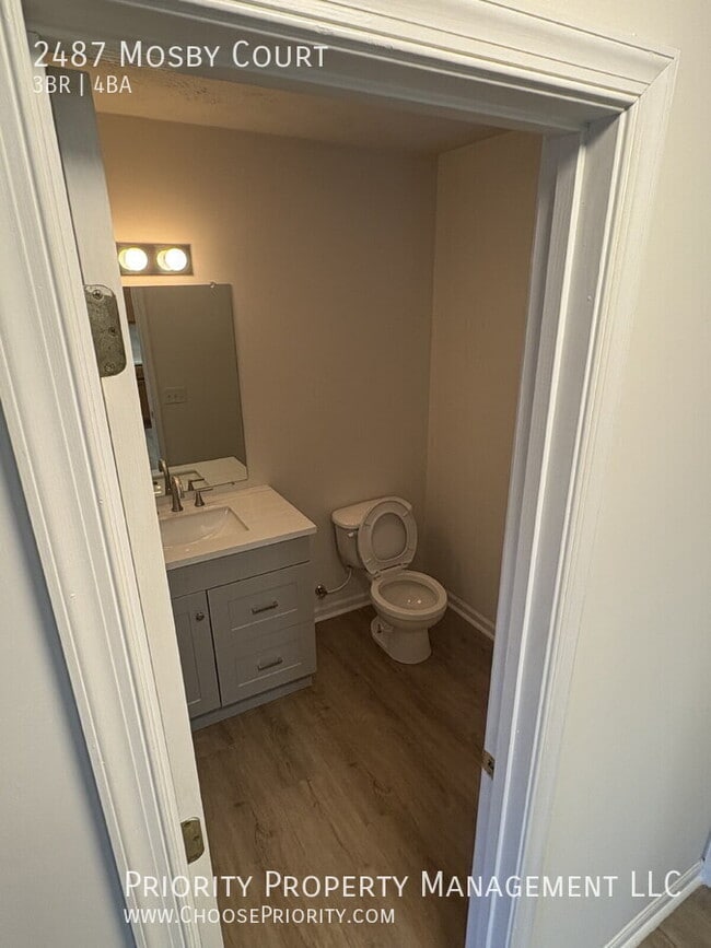 Building Photo - 2487 Mosby Ct