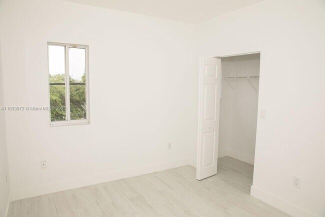 Building Photo - 273 SE 32nd Ave