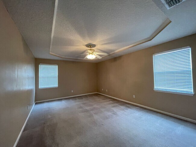 Building Photo - **COMING SOON** Large Three bedroom in Orange Park