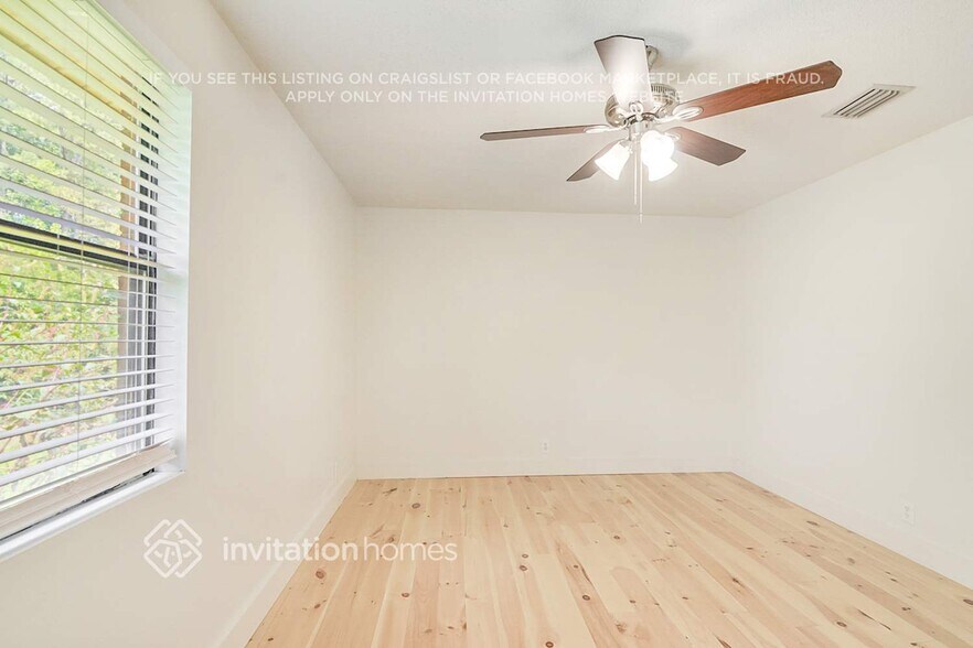 Building Photo - 10612 Chelsea Dr