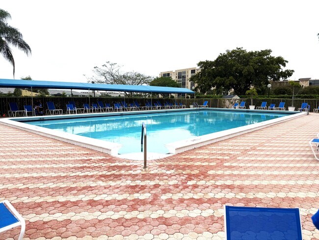 Building Photo - 7076 Huntington Ln