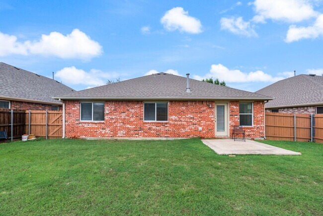 Building Photo - "Spacious 4-Bedroom with 2 Baths and 2,116 Sq Ft in Little Elm!"