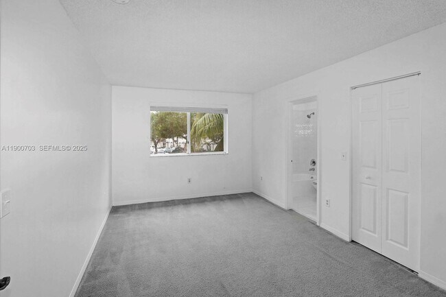 Building Photo - 2239 SE 25th Ave