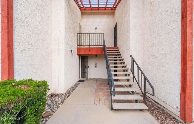Building Photo - Upgraded 2 Bed, 2 Bath Condo - Available NOW!