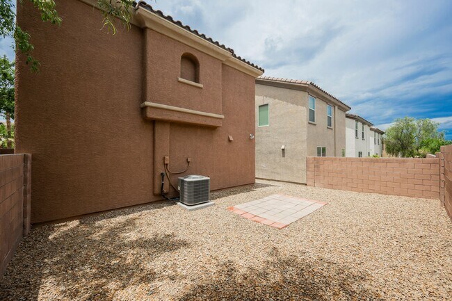 Building Photo - 3 Bedroom, 2.5 Bath Two Story Home in Sout...
