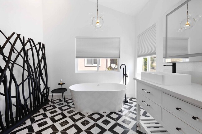 Building Photo - 2113 Harriman Ln