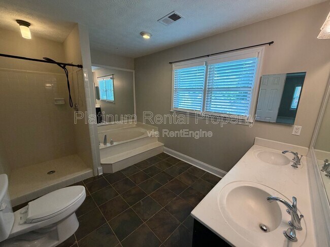 Building Photo - 467 Lees Trace SW