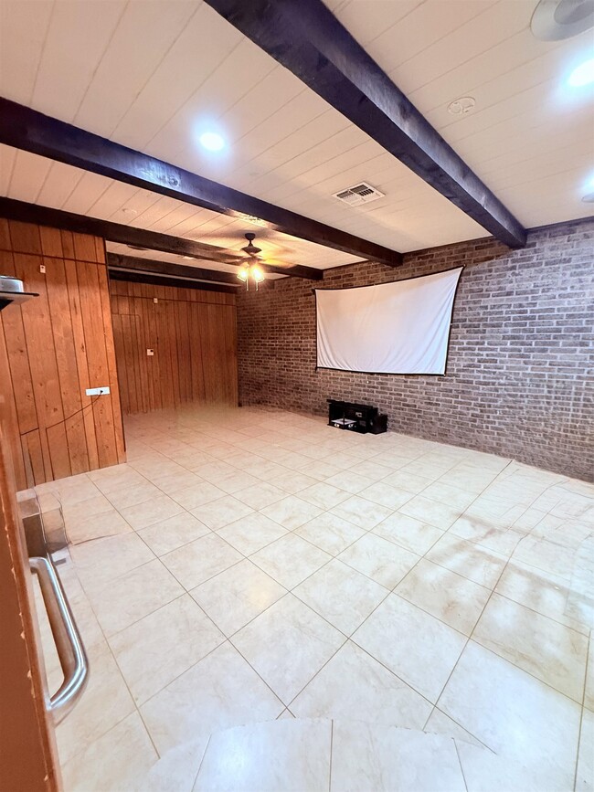Building Photo - 1608 Mier St