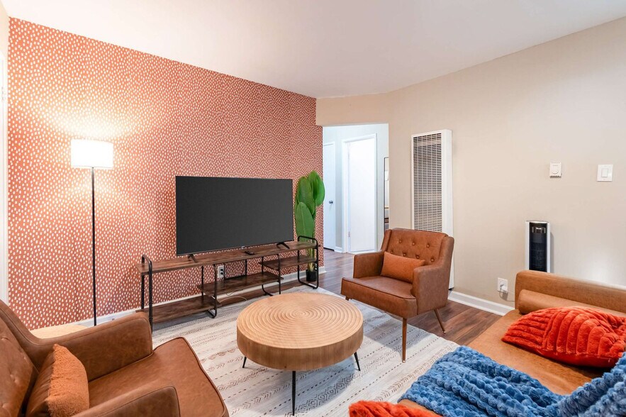 Building Photo - 2312 Bonar St