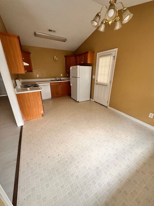 Building Photo - 2 Green Acre Rd NE