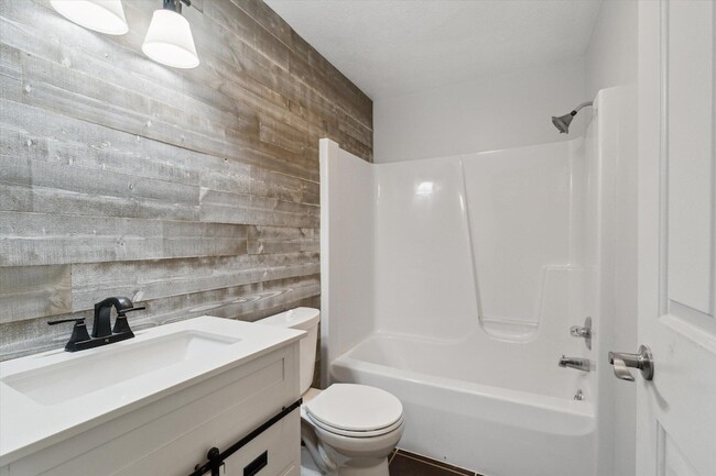 Building Photo - 5279 Thames Ct