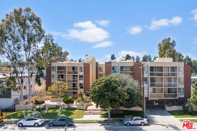Building Photo - 5143 Bakman Ave