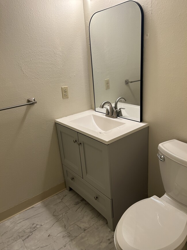 Main Level Half Bath - 570 Vance St