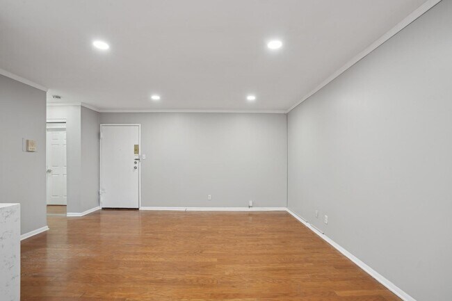 Building Photo - 56 68th St