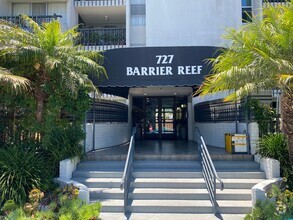 Building Photo - Barrier Reef Studio Condo Close to the Bea...