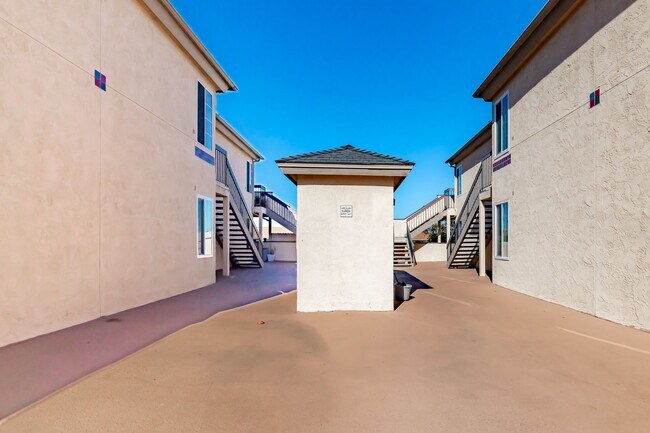 Building Photo - 1202 Donax Ave