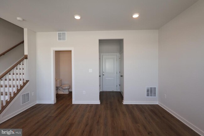 Building Photo - 5014 Henry King Wy