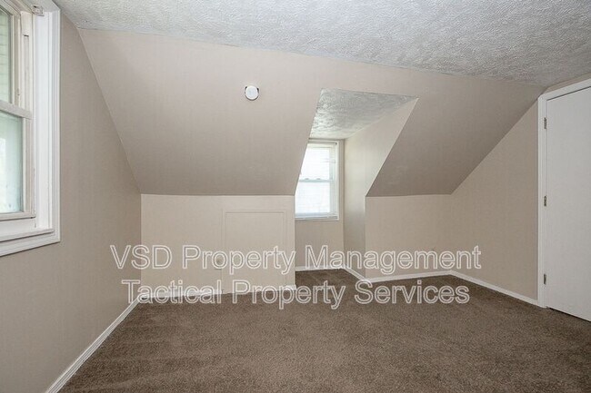 Building Photo - 374 E 232nd St