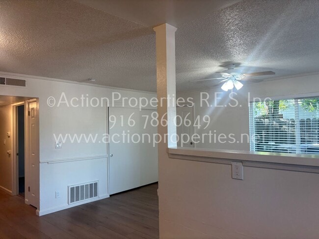 Building Photo - Move In Special $500.00 off 1st Mo Rent: C...