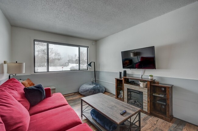 Building Photo - 46 Linderhof Golf Course Rd