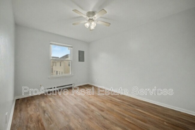 Building Photo - 3805 Pleasant Ave