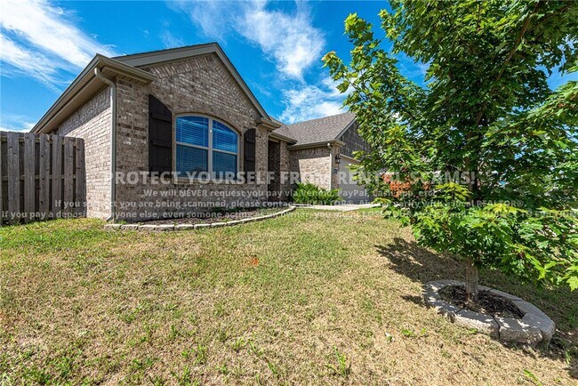 Building Photo - 1111 Tulip St