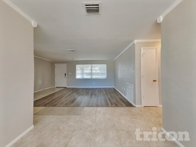 Building Photo - 2166 Timber Lane Clearwater FL