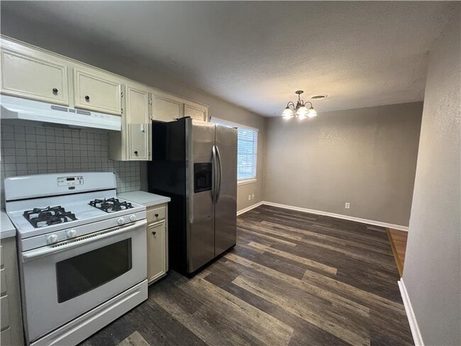 Building Photo - 806 Sandy Ct