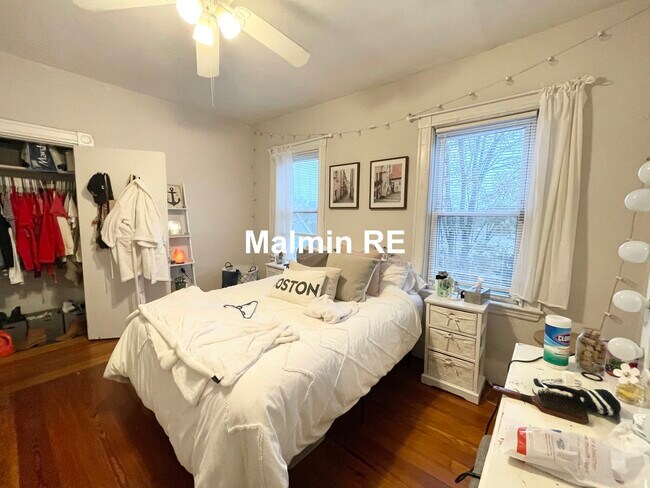 Building Photo - 10 Wave Ave