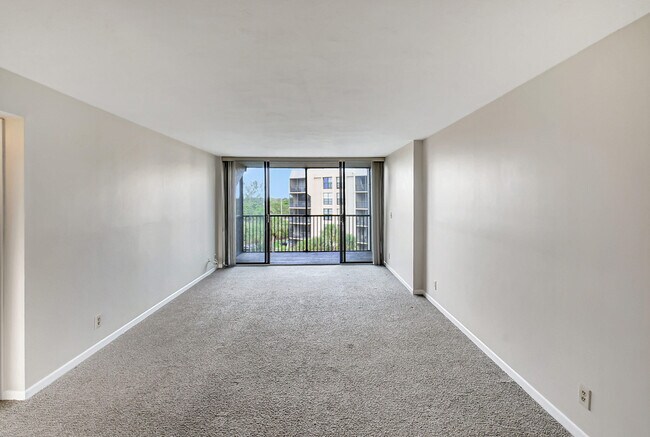 Building Photo - 21 Royal Palm Way