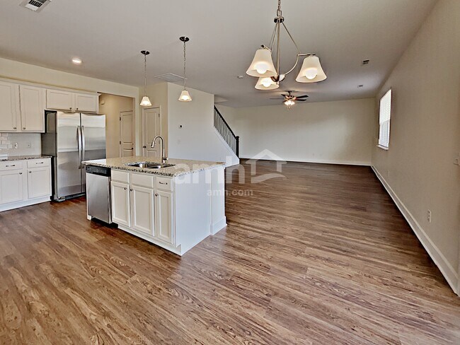 Building Photo - 5205 Lake Maxwell Dr