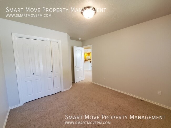 Building Photo - 1427 W Great Basin Dr