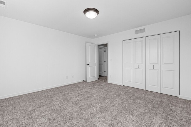 Building Photo - Spacious New Built, Great Location!