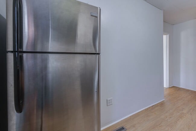 Building Photo - Available JULY 2026 - Renovated 3 Bedroom Home w/ Parking in Mt. Washington!