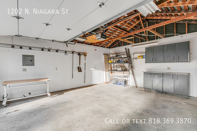 Building Photo - 1202 N Niagara St