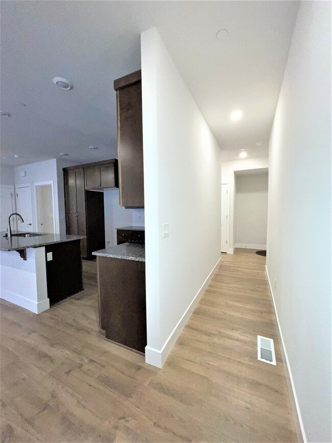 Building Photo - 18405 SW Buckhorn Dr