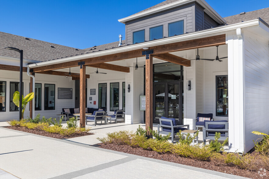 Pool & Outdoor Lounge Area - The Flats at East Bay