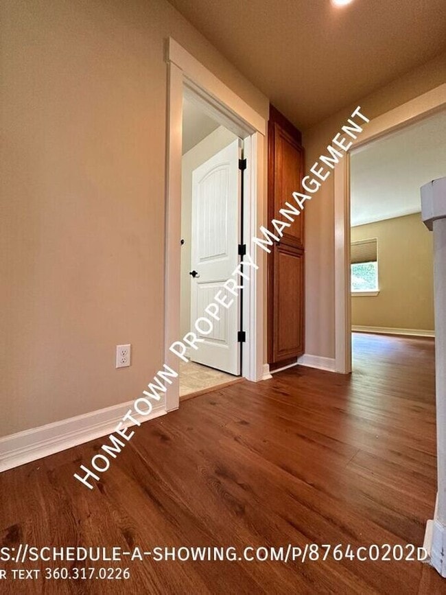 Building Photo - 7301 Ashdown Ln SE