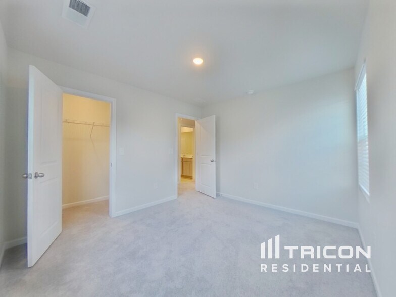 Building Photo - 3075 Whispering Willows Ct