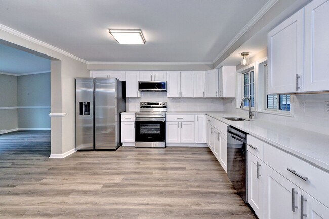 Building Photo - 129 Briar Ln