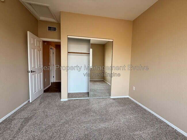 Building Photo - 2992 N Miller Rd