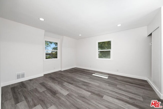 Building Photo - 8918 Cadillac Ave