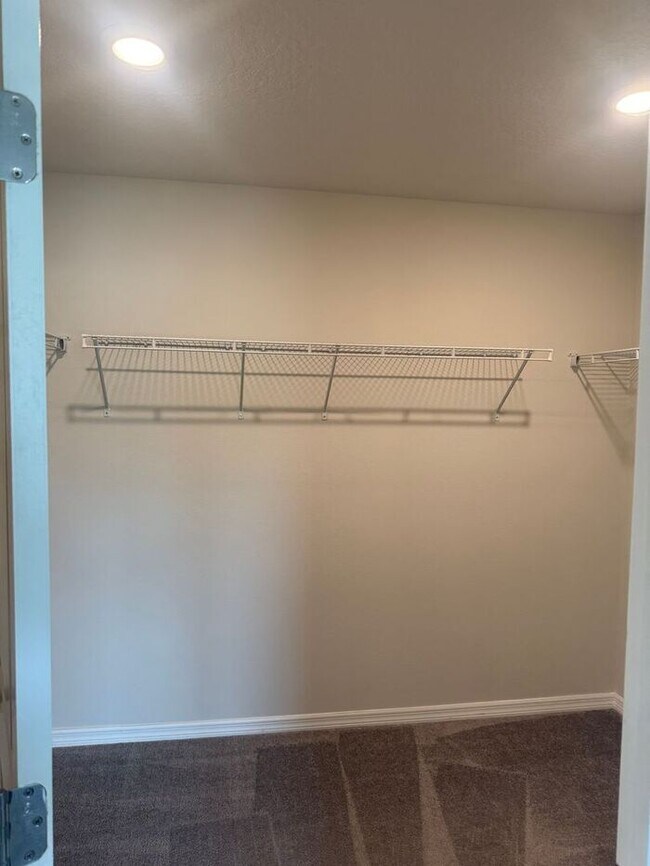 Building Photo - Beautiful/Like New Home in Winter Haven