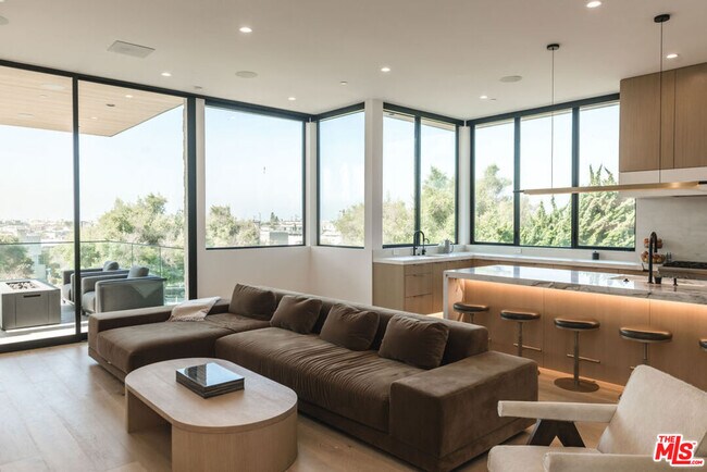 Building Photo - 606 N Ardmore Ave