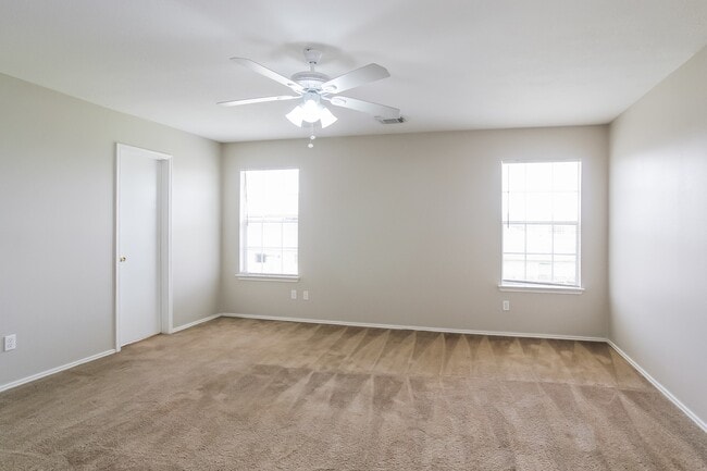 Building Photo - 5827 Clerkenwell Dr