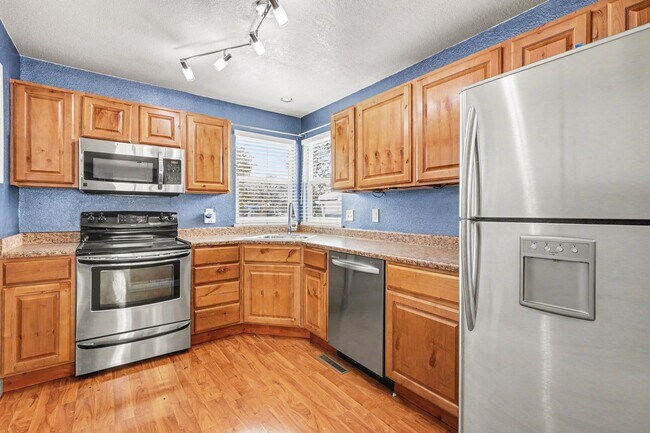 Building Photo - 2669 S Deframe Cir