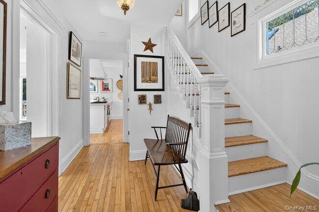 Building Photo - 25 Soundview Ave