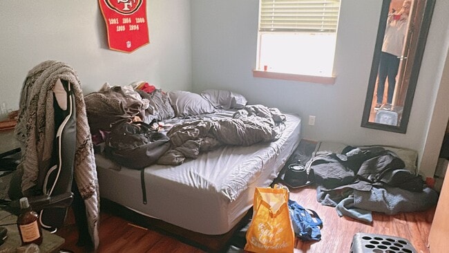 Building Photo - PRELEASING: 3 bdrm/1.5 bath house near WWU + Fairhaven