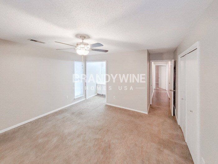 Building Photo - 6309 Golden Park Dr